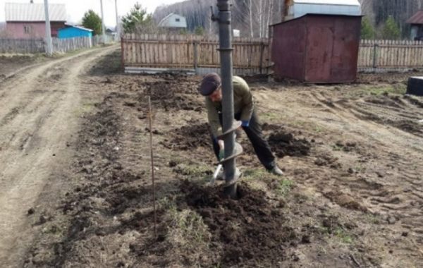 Бурение ям и отверстий в грунте - услуги бурояма и бензобура - Биробиджан, цены, предложения специалистов
