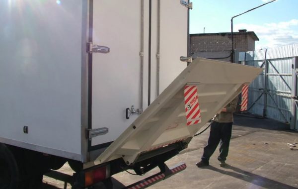 Грузоперевозки. Автомобиль ISUZU с гидробортом - Биробиджан, заказать или взять в аренду