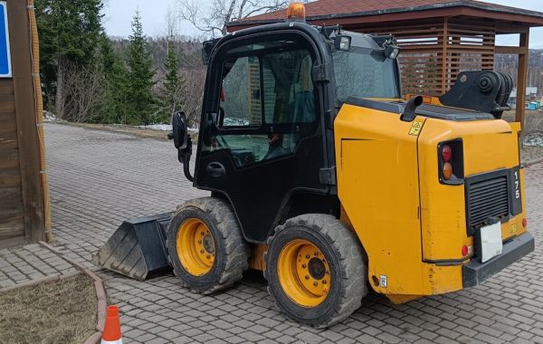 Услуги минипогрузчика JCB 175 для земляных работ - Биробиджан, заказать или взять в аренду