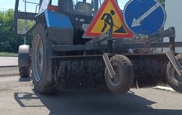 Услуги дорожной щетки на базе МТЗ - Биробиджан, заказать или взять в аренду