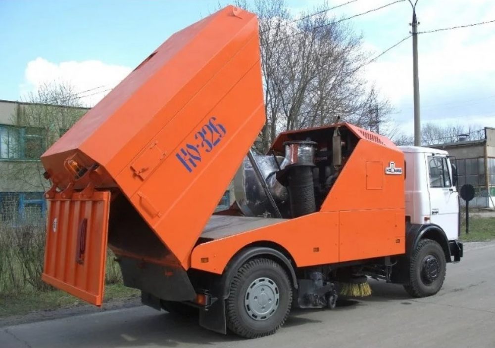 Вакуумная подметально-уборочная машина Услуги подметальной машины КО-326 для уборки улиц взять в аренду, заказать, цены, услуги - Биробиджан
