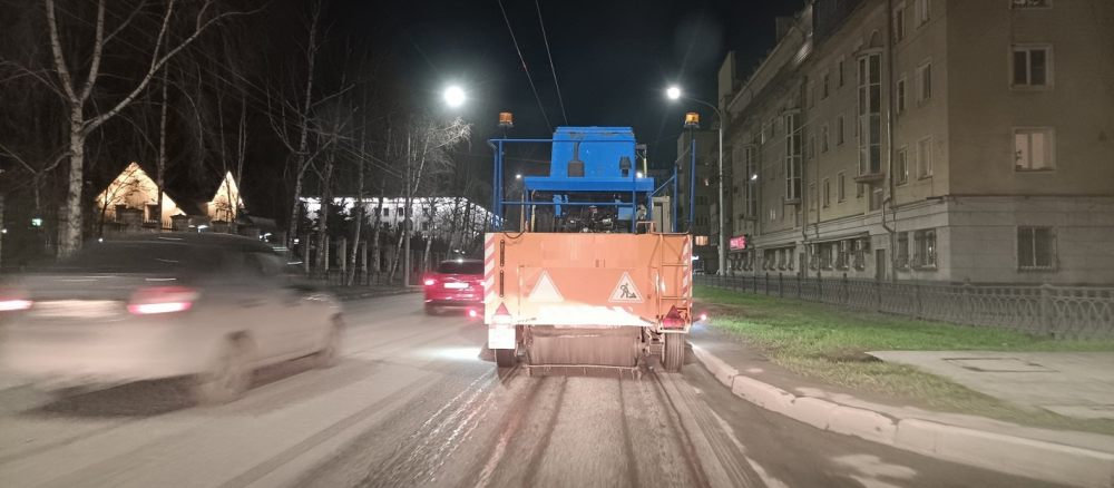 Уборка улиц и дорог спецтехникой и дорожными уборочными машинами стоимость услуг и где заказать - Биробиджан
