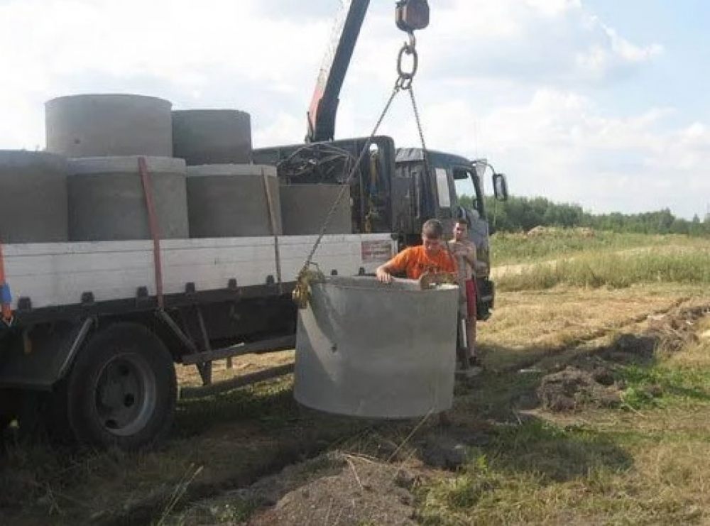 Перевозка бетонных колец и колодцев манипулятором стоимость услуг и где заказать - Биробиджан